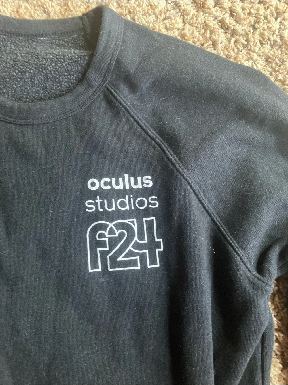 Oculus crew sweater Super Cozy!